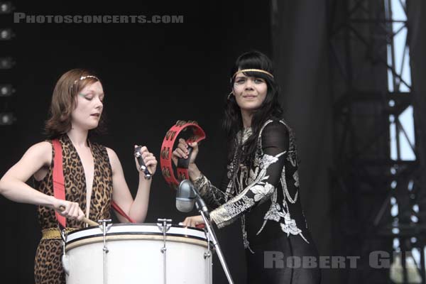 BAT FOR LASHES - 2007-08-26 - SAINT CLOUD - Domaine National - Scene de la Cascade - 